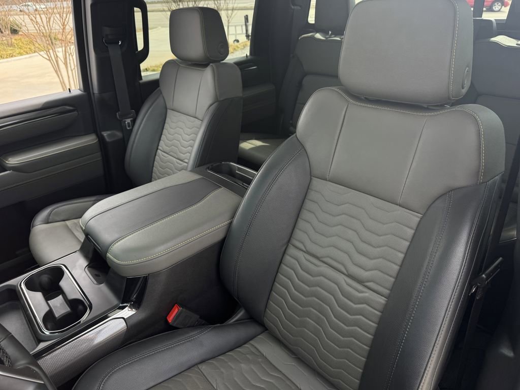 Used 2024 Chevrolet Silverado 2500 ZR2 w/ Technology Package image 26