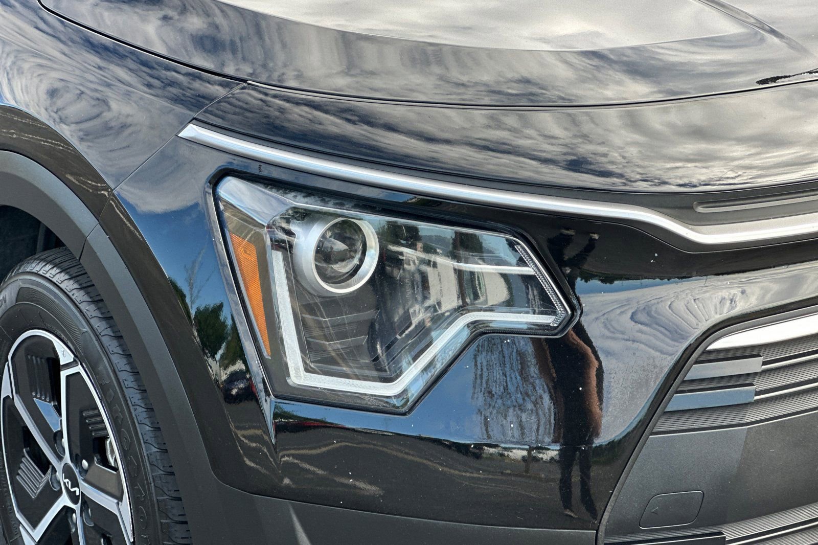 Used 2023 Kia Niro EX image 46