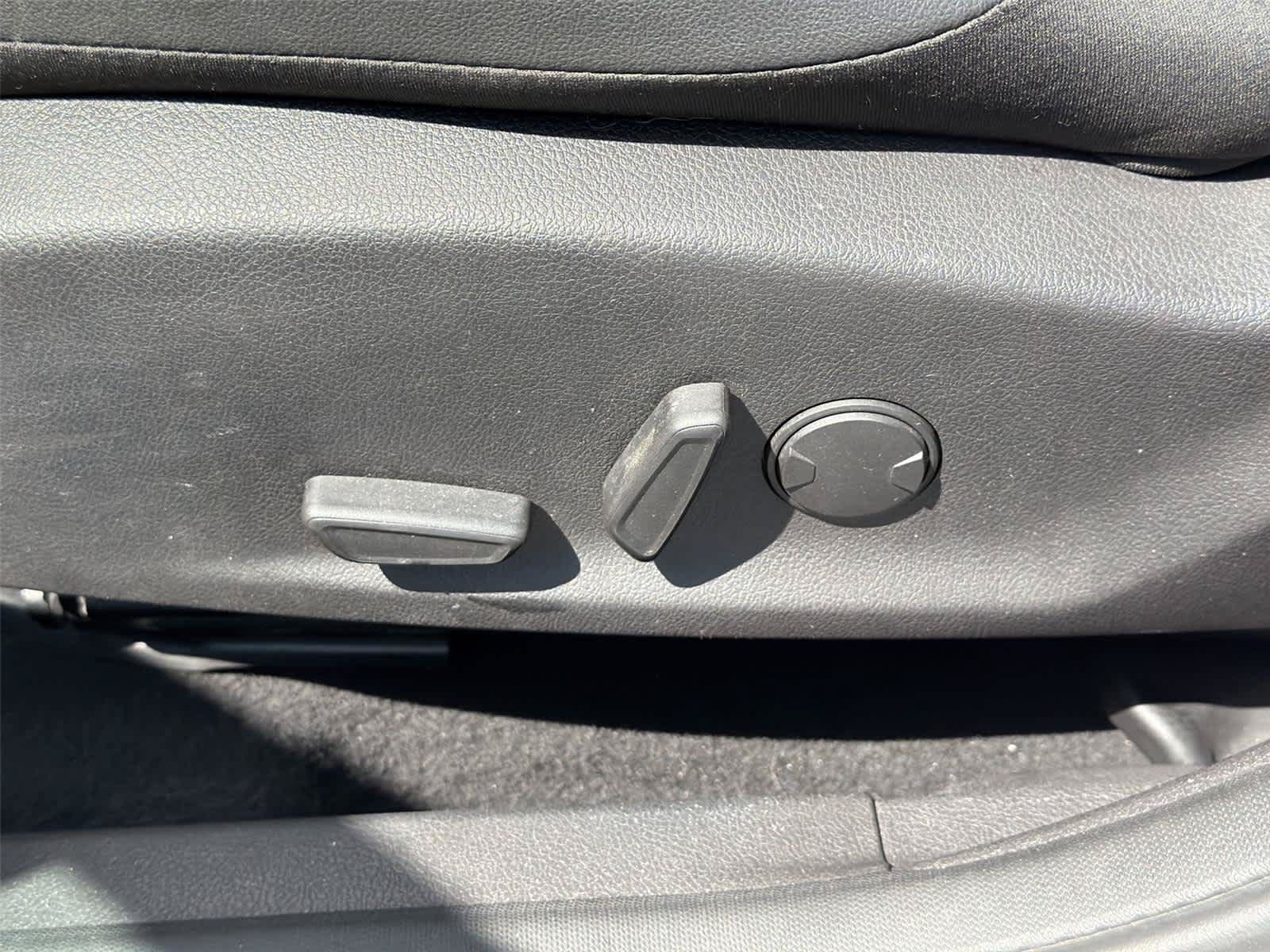 Used 2016 Ford Focus SE w/ Equipment Group 201A FWD image 23