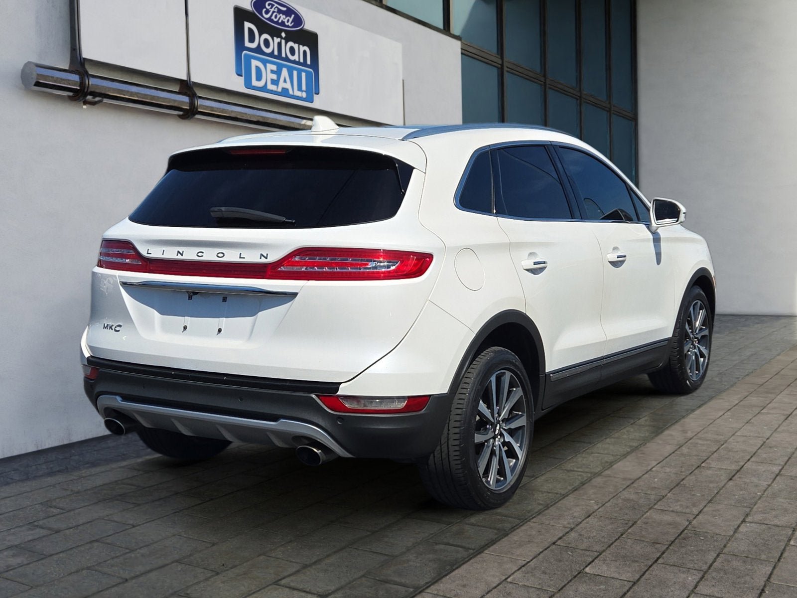 Used 2019 Lincoln MKC Reserve w/ MKC Climate Package FWD image 3