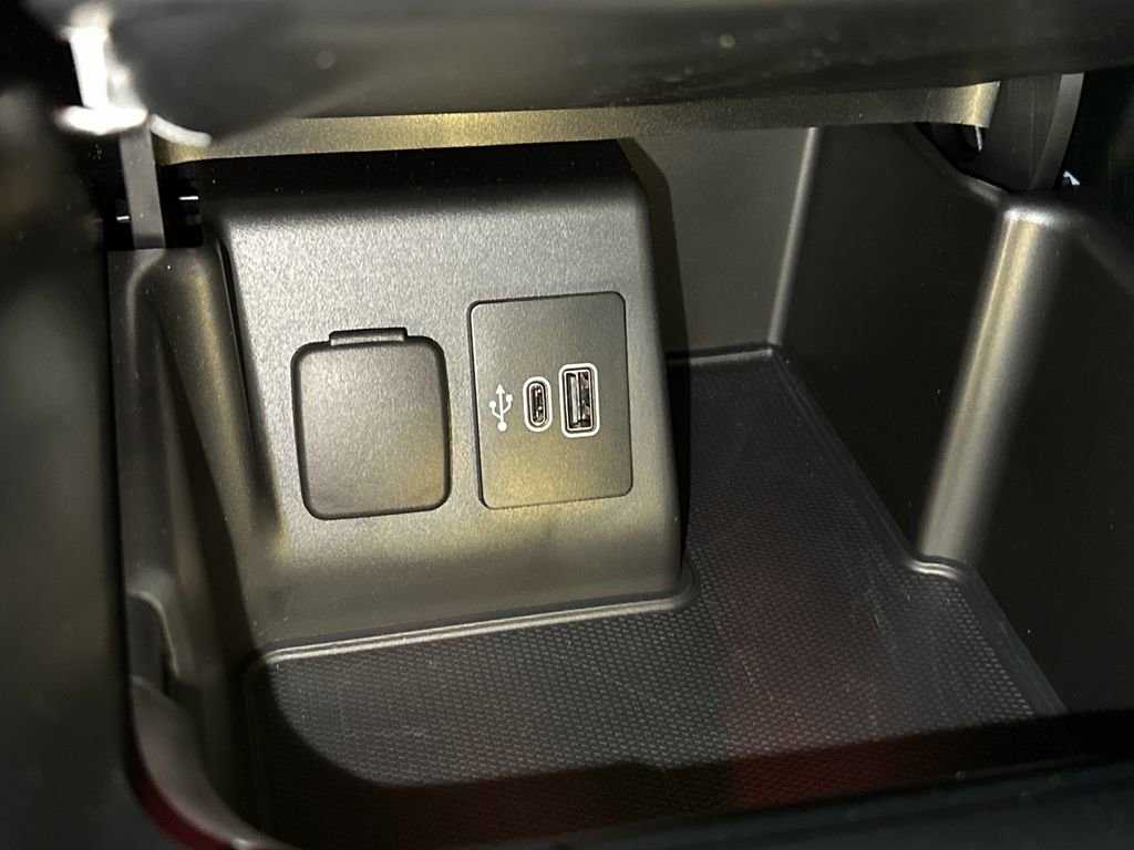 Used 2025 Ford Explorer ST-Line w/ Premium Package image 34