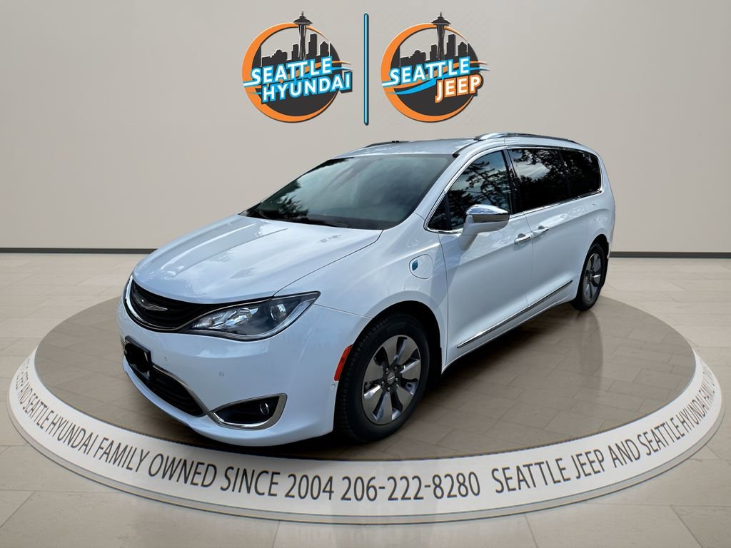Used 2018 Chrysler Pacifica Limited w/ Advanced Safetytec Group FWD image 1