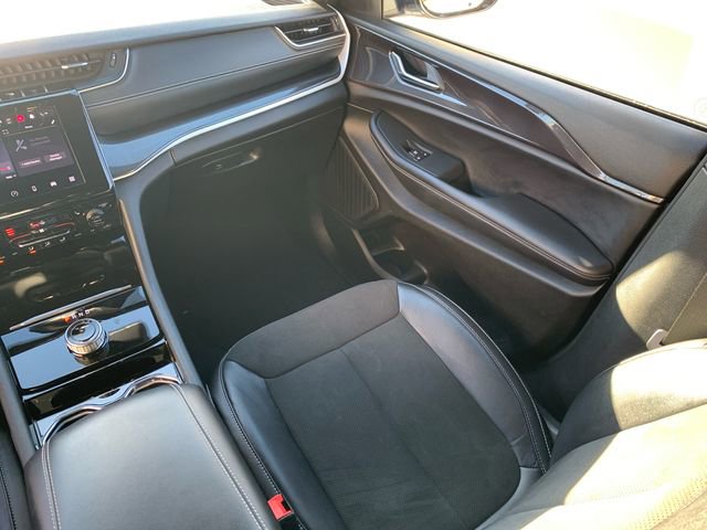 Used 2023 Jeep Grand Cherokee Altitude image 22