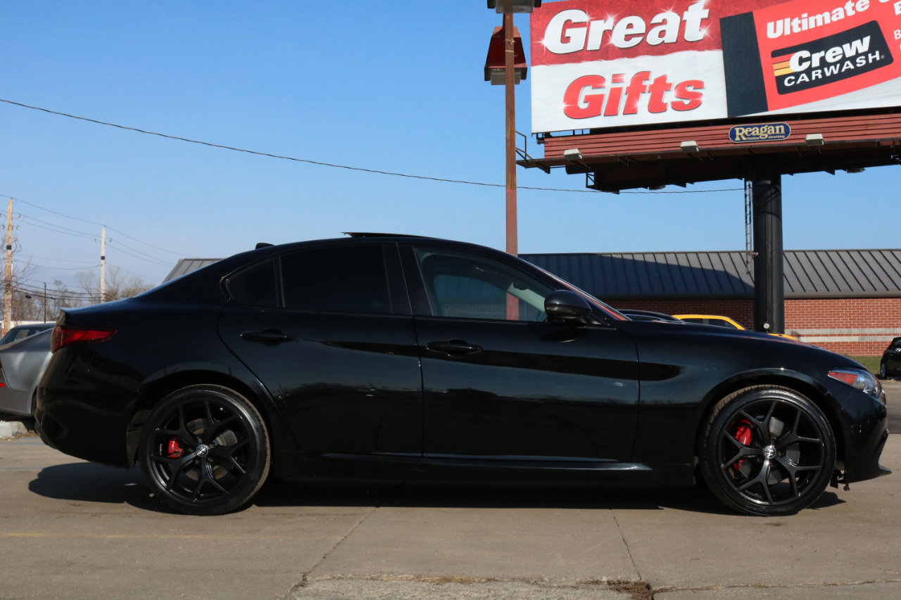 Used 2021 Alfa Romeo Giulia Ti w/ Nero Edizione image 10