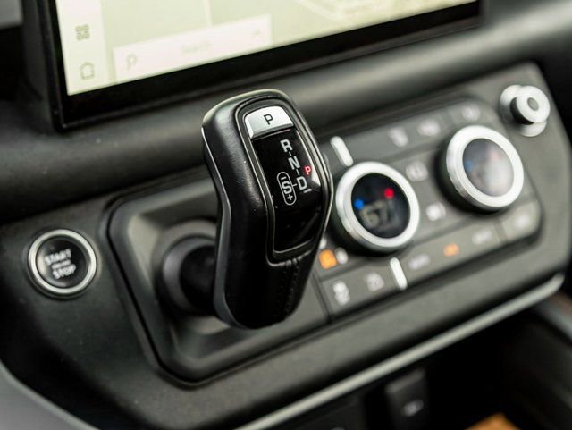 Used 2023 Land Rover Defender 130 First Edition image 21