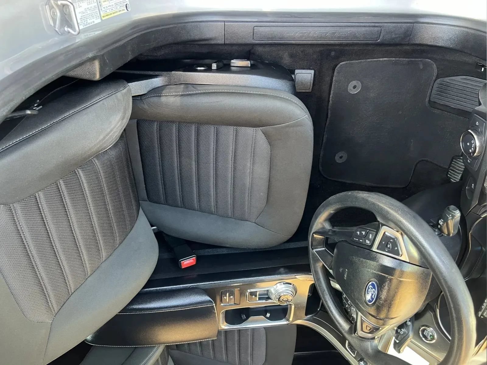 Used 2019 Ford Fusion SE FWD image 12