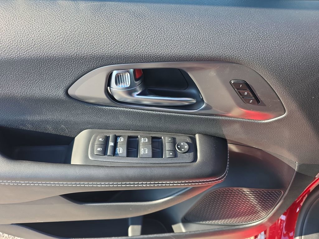 New 2026 Chrysler Pacifica Select image 11