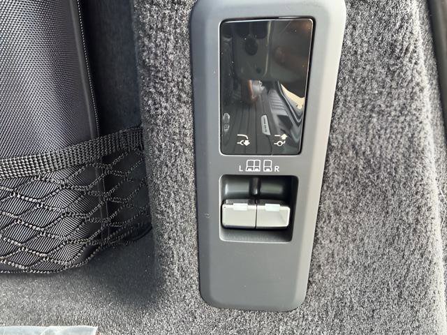 Certified 2025 Land Rover Range Rover Sport SE image 32