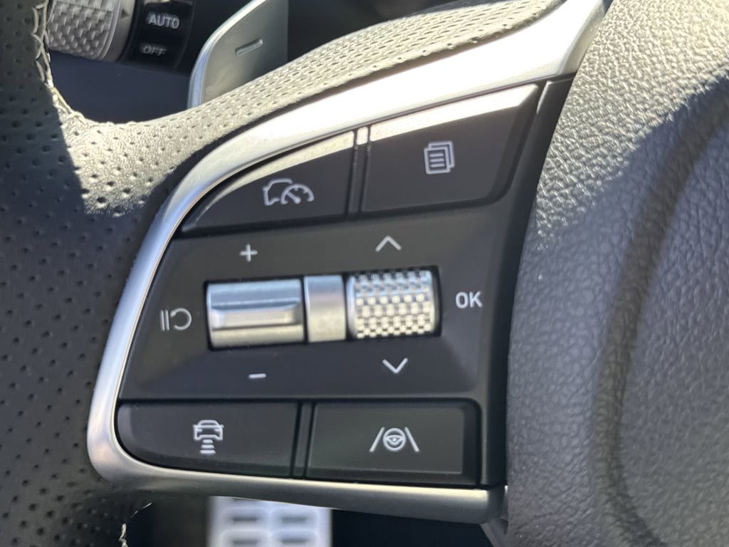 Used 2025 Genesis G70 2.5T w/ Sport Prestige Package image 24