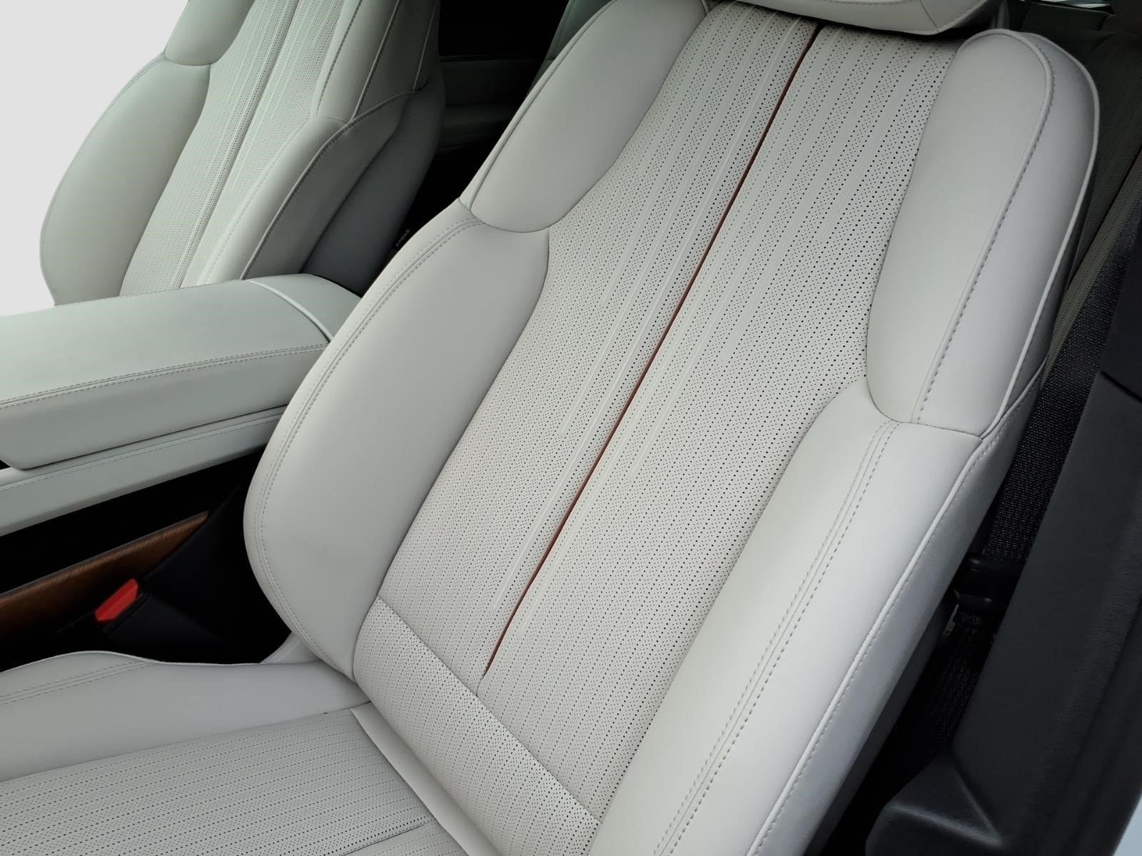 New 2027 Cadillac Vistiq Luxury w/ LPO, Floor Liner Package AWD/4WD image 14