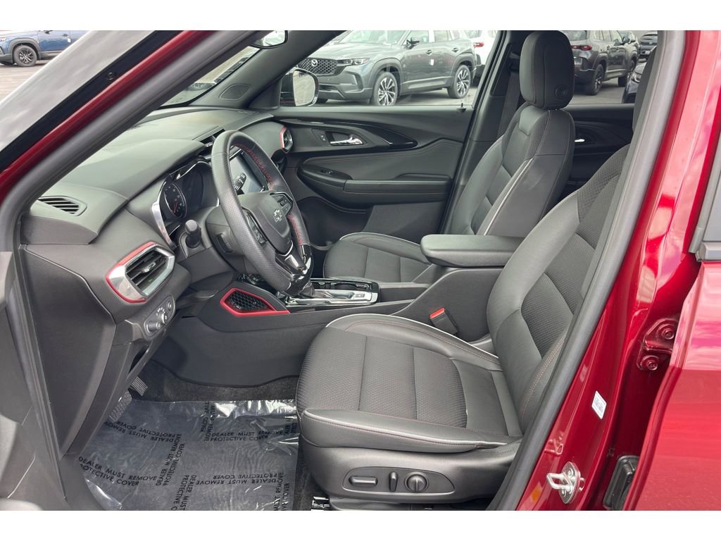 Used 2023 Chevrolet TrailBlazer RS w/ Sun and Liftgate Package FWD image 11