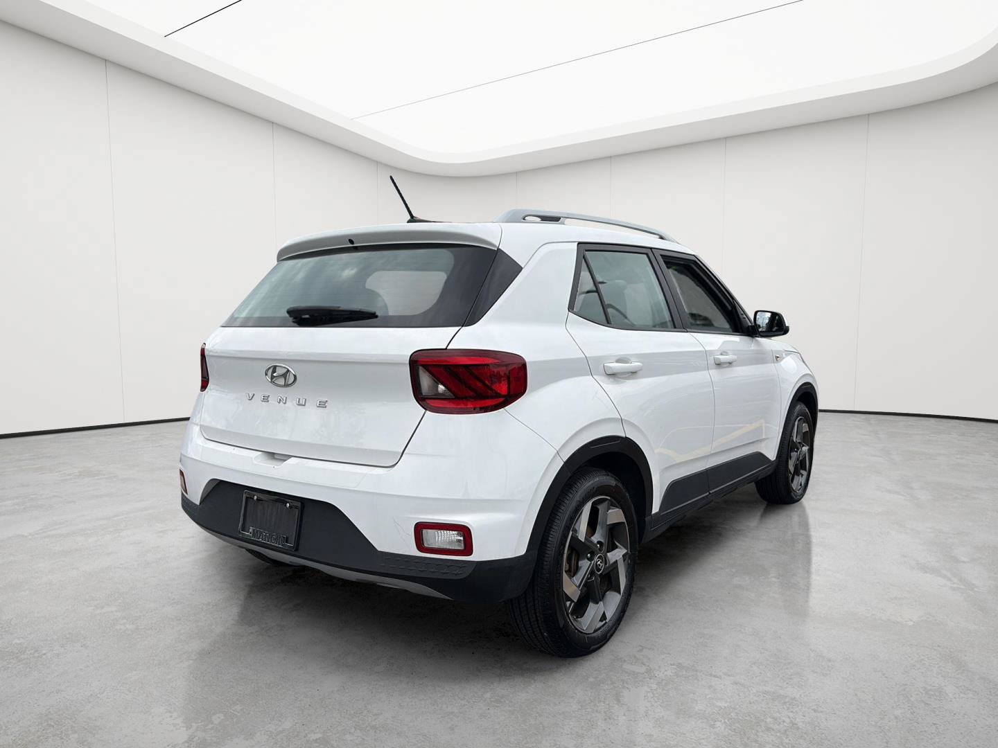 Used 2023 Hyundai Venue SEL w/ Cargo Package FWD image 12