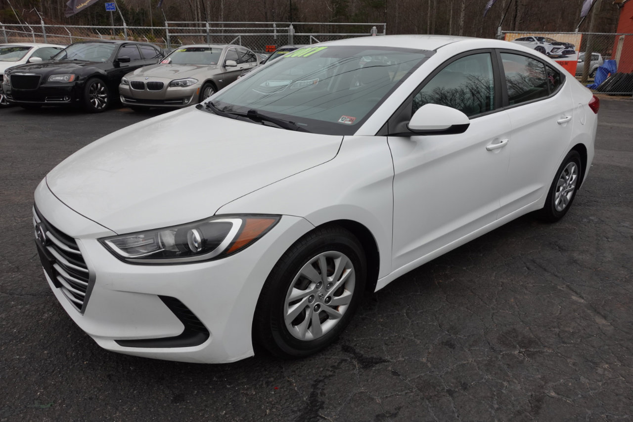 Used 2017 Hyundai Elantra SE image 3