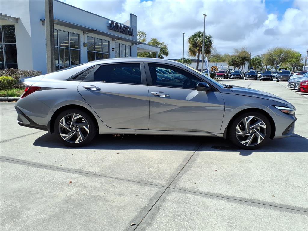 Used 2025 Hyundai Elantra Sport image 21