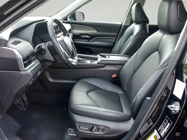 Used 2025 Toyota Grand Highlander AWD image 10