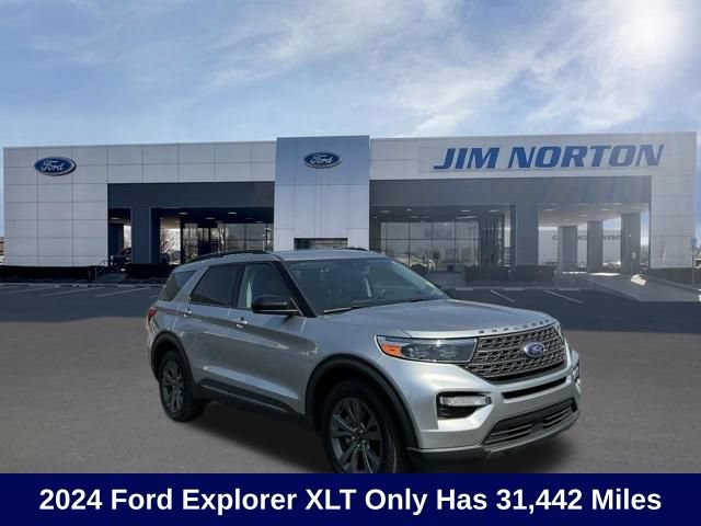 Used 2024 Ford Explorer XLT w/ Equipment Group 202A AWD/4WD image 1