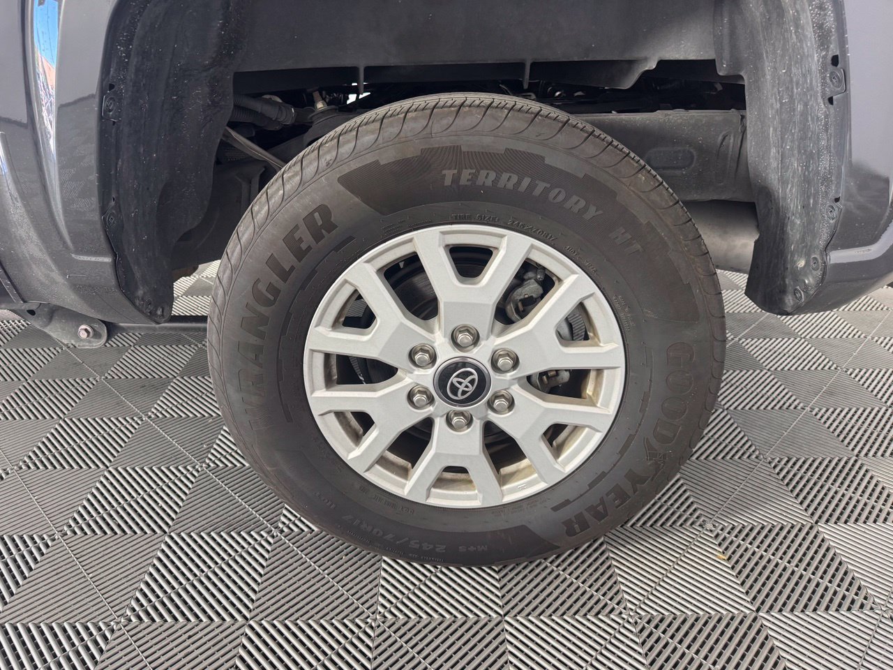 Used 2025 Toyota Tacoma SR5 AWD/4WD image 13