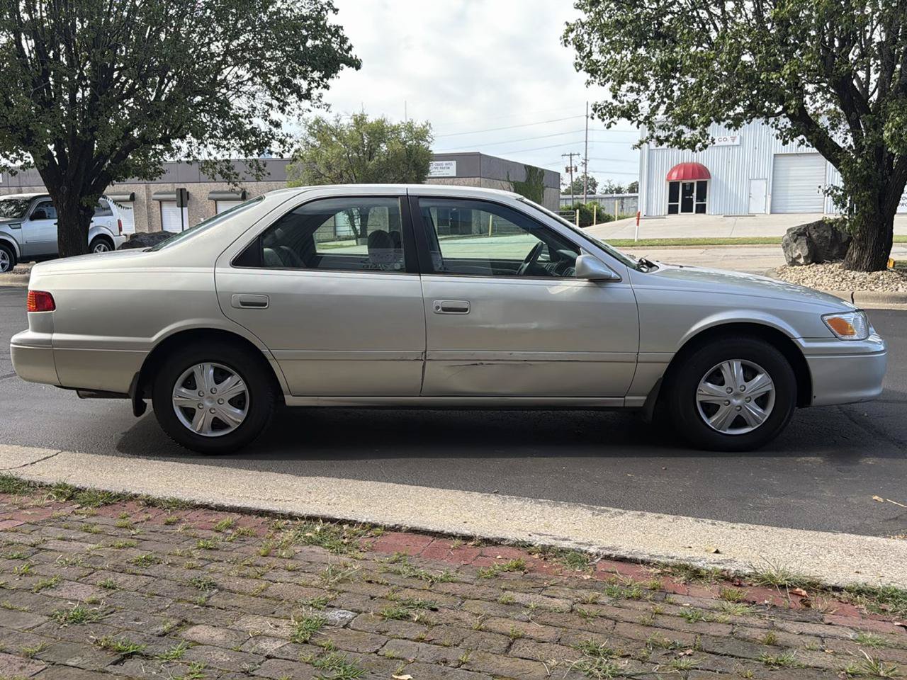 Used 2000 Toyota Camry CE FWD image 6