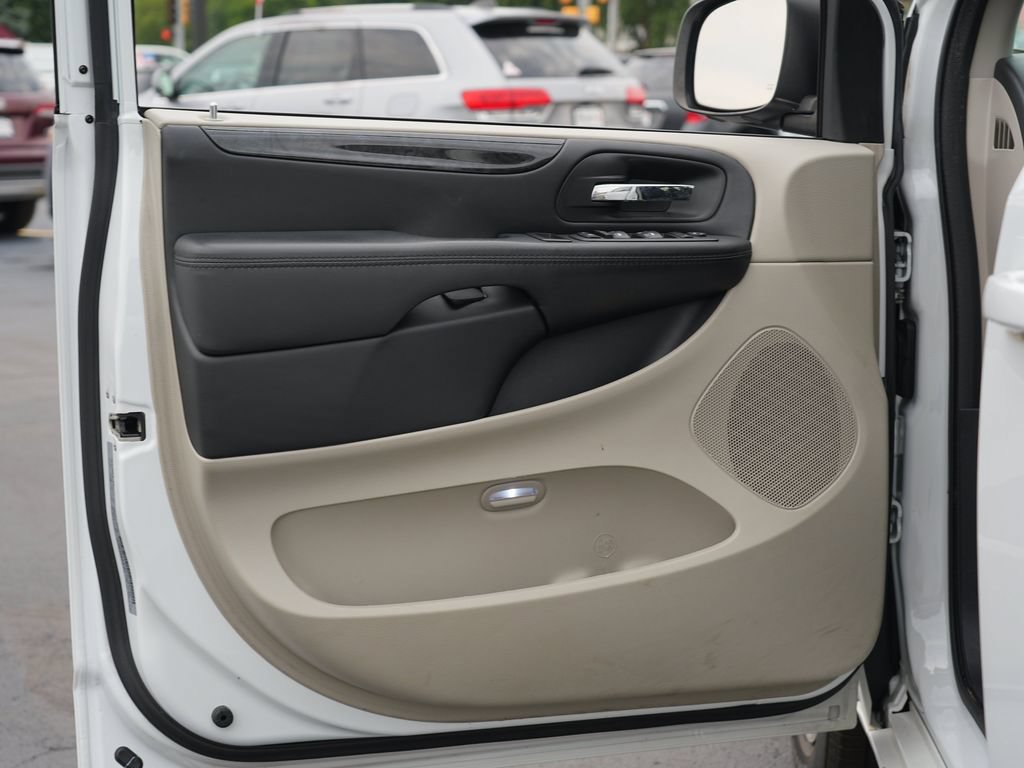 Used 2018 Dodge Grand Caravan SE w/ UConnect Hands-Free Group FWD image 14