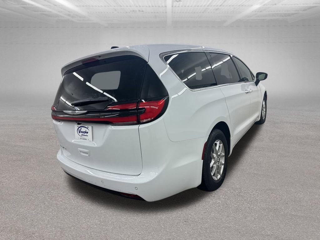 New 2026 Chrysler Pacifica Select image 11