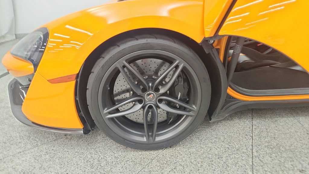 Used 2016 McLaren 570S Coupe RWD image 14