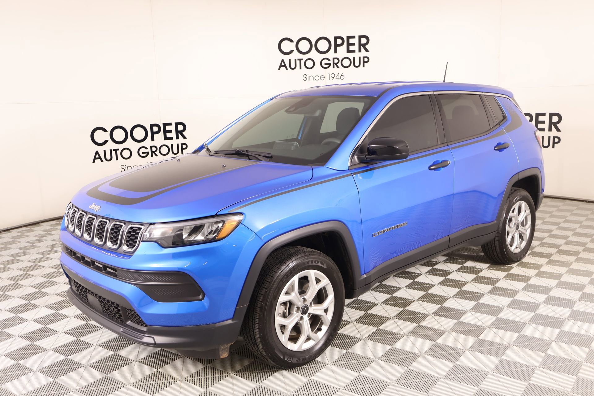 Used 2025 Jeep Compass Sport w/ Mopar Graphics Package AWD/4WD image 9