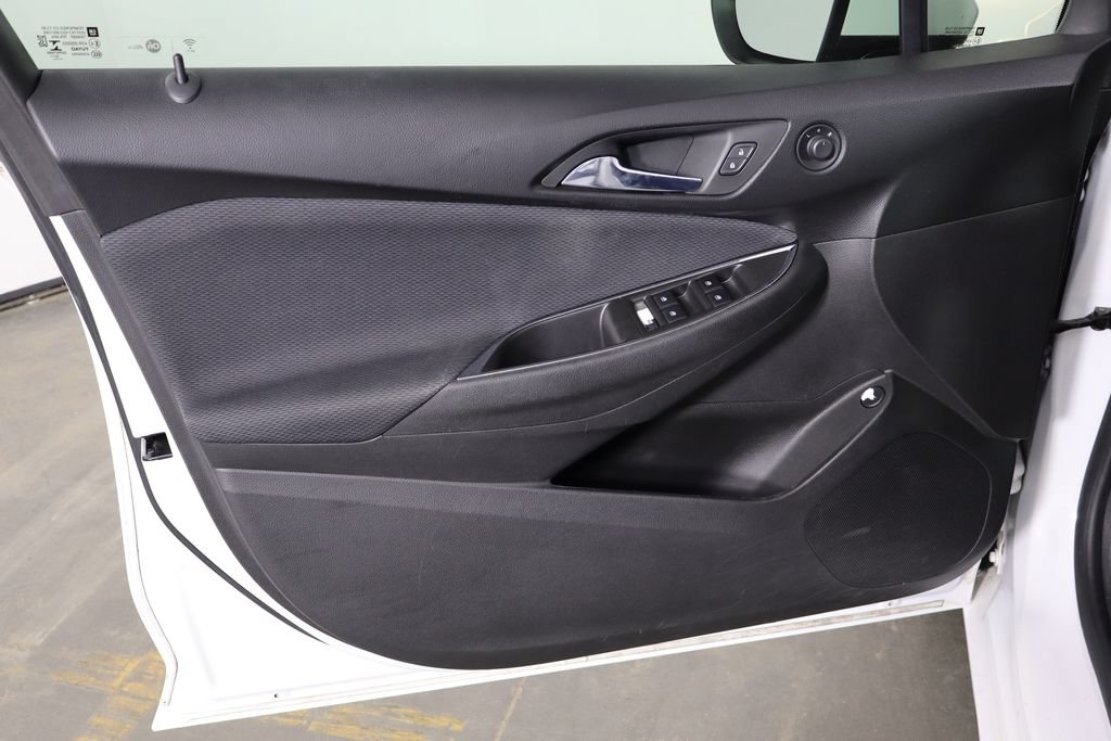 Used 2017 Chevrolet Cruze LS FWD image 17