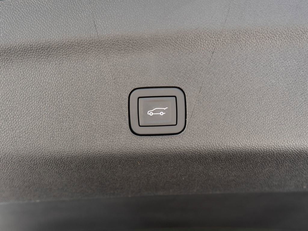 New 2026 GMC Yukon XL Denali w/ Denali Reserve Package image 35