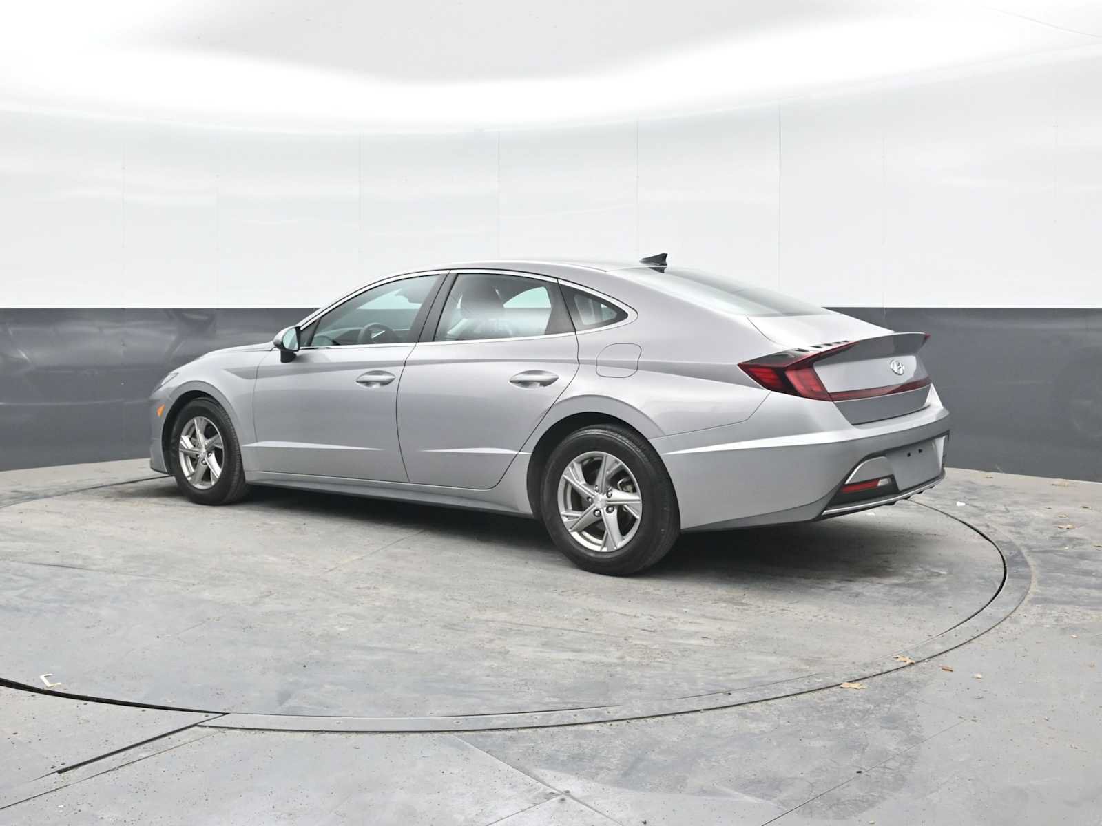 Used 2023 Hyundai Sonata SE FWD image 2