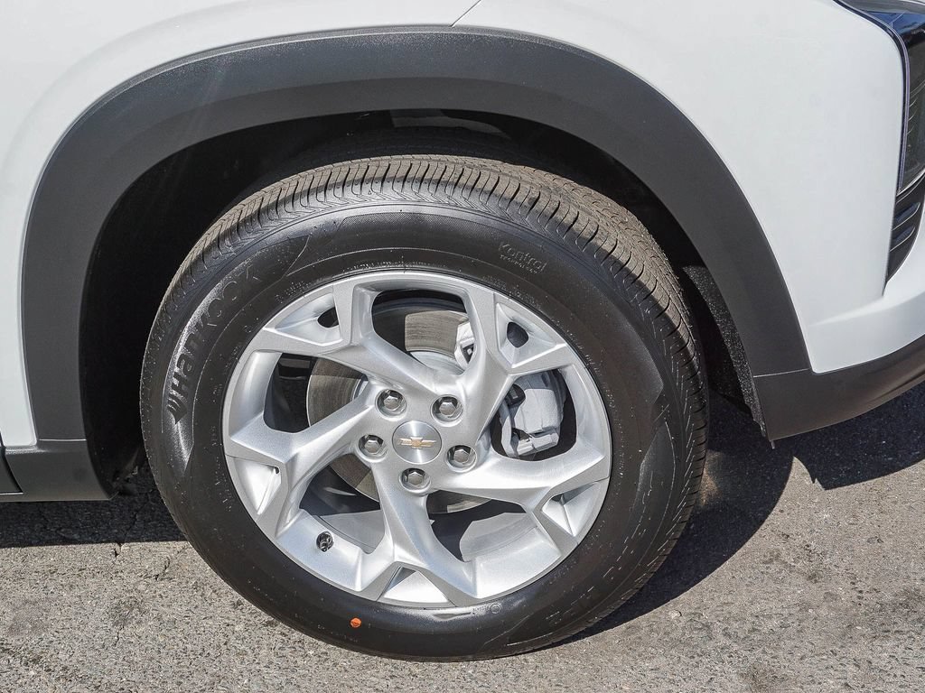 New 2026 Chevrolet Trax LS w/ LS Convenience Package FWD image 9