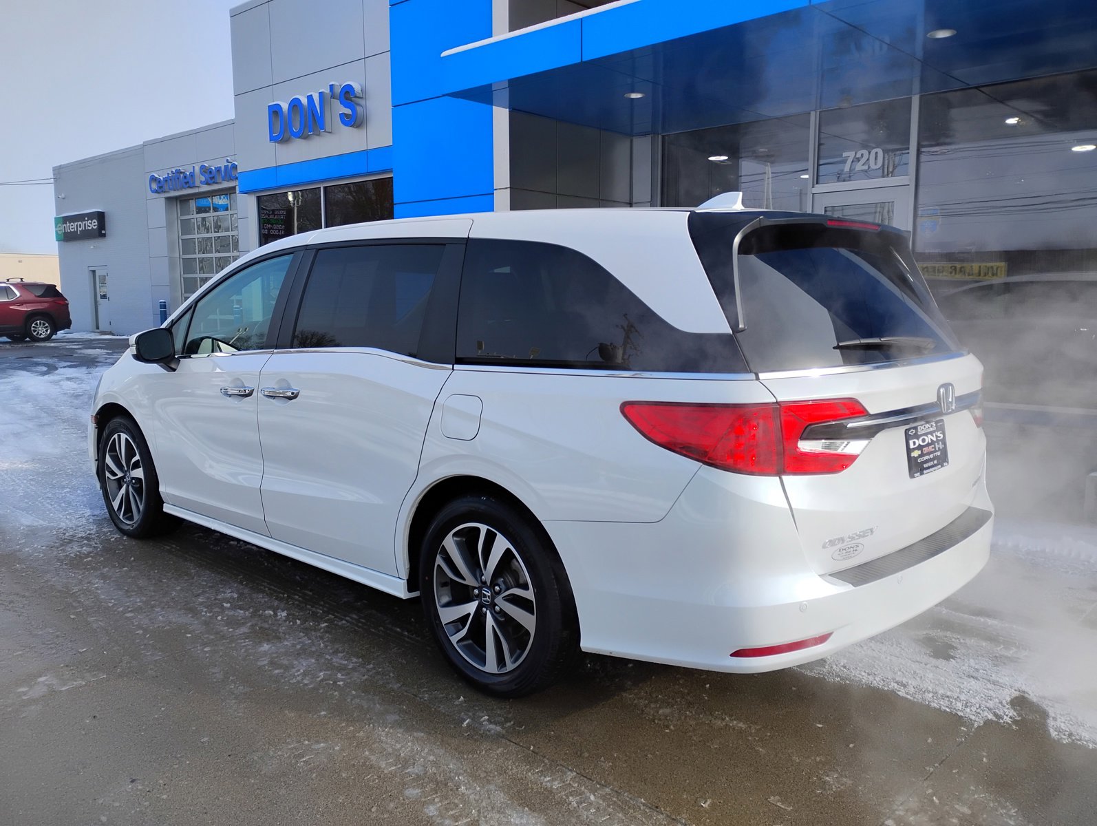 Used 2024 Honda Odyssey Touring image 2
