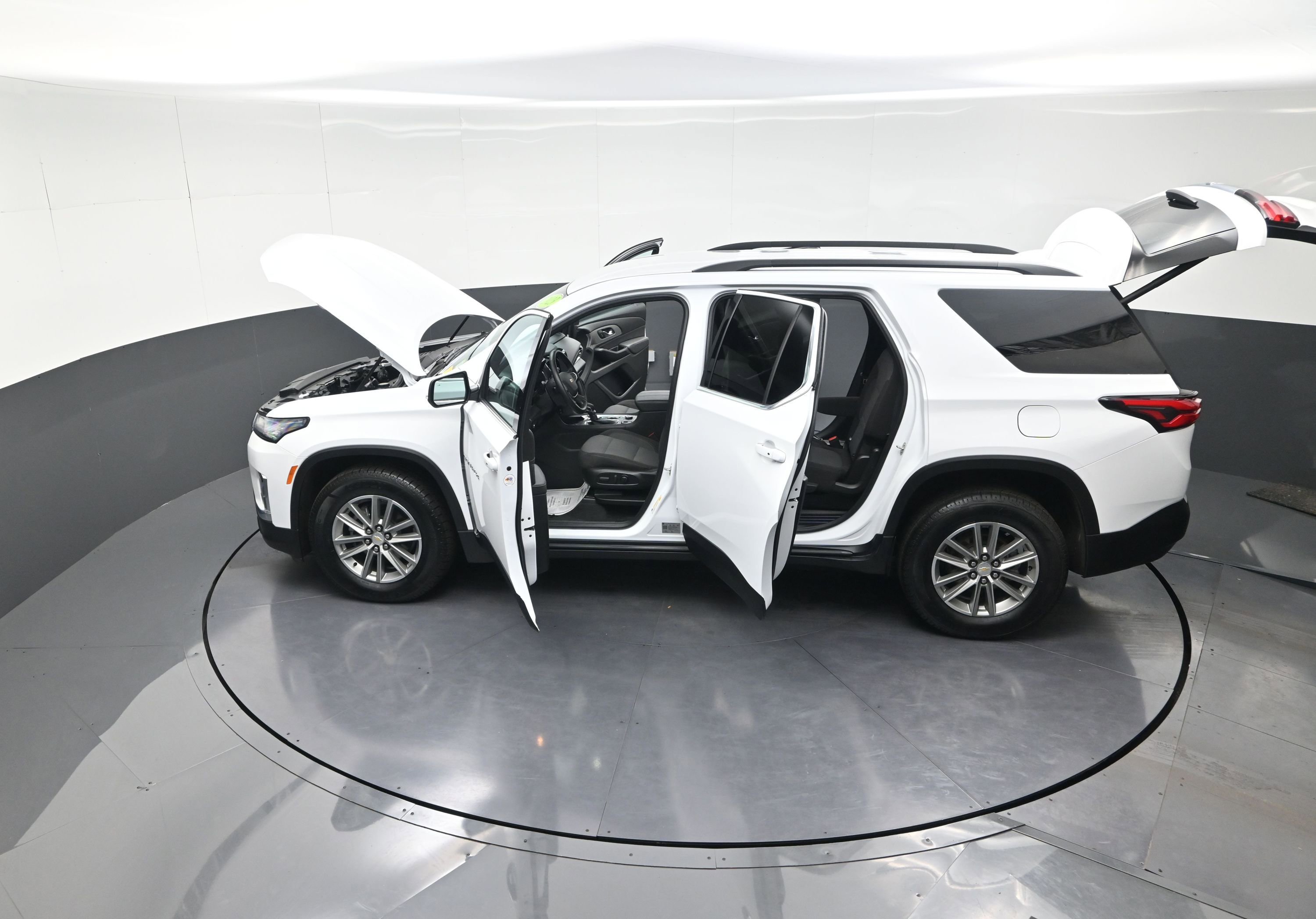 Used 2023 Chevrolet Traverse LT image 15
