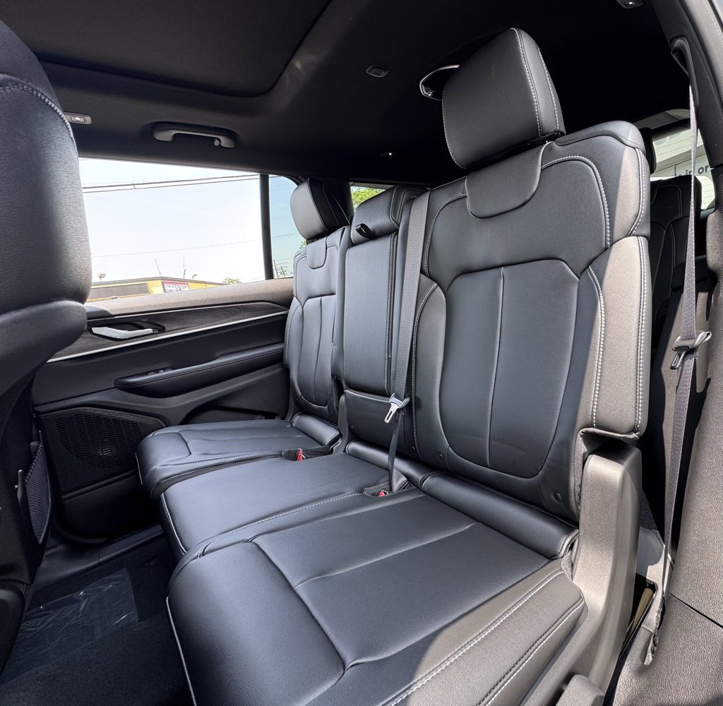 New 2025 Jeep Grand Cherokee L Limited w/ Black Appearance Package image 13