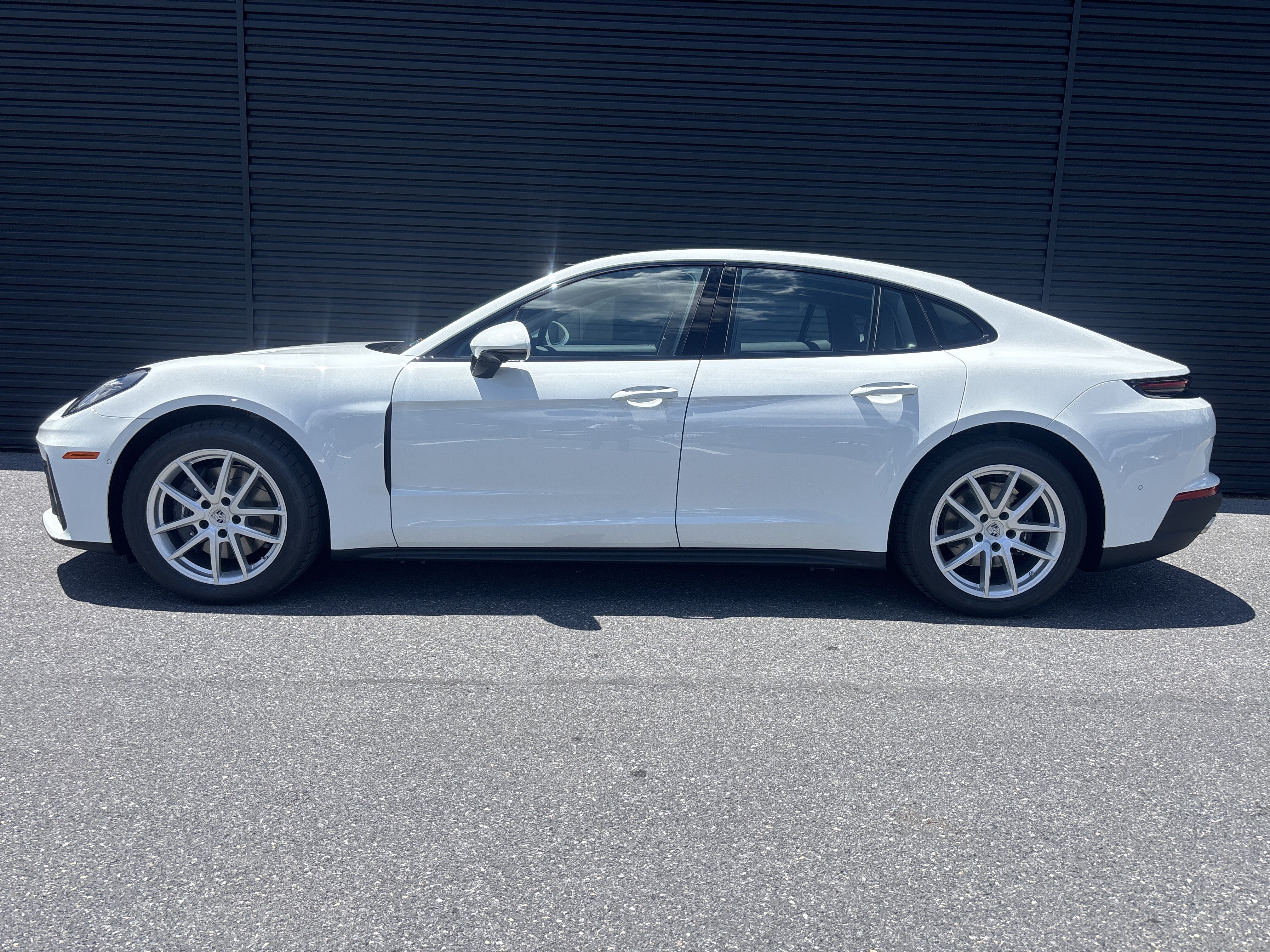 New 2026 Porsche Panamera image 2