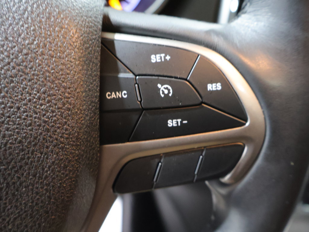 Used 2018 Jeep Grand Cherokee Overland AWD/4WD image 34