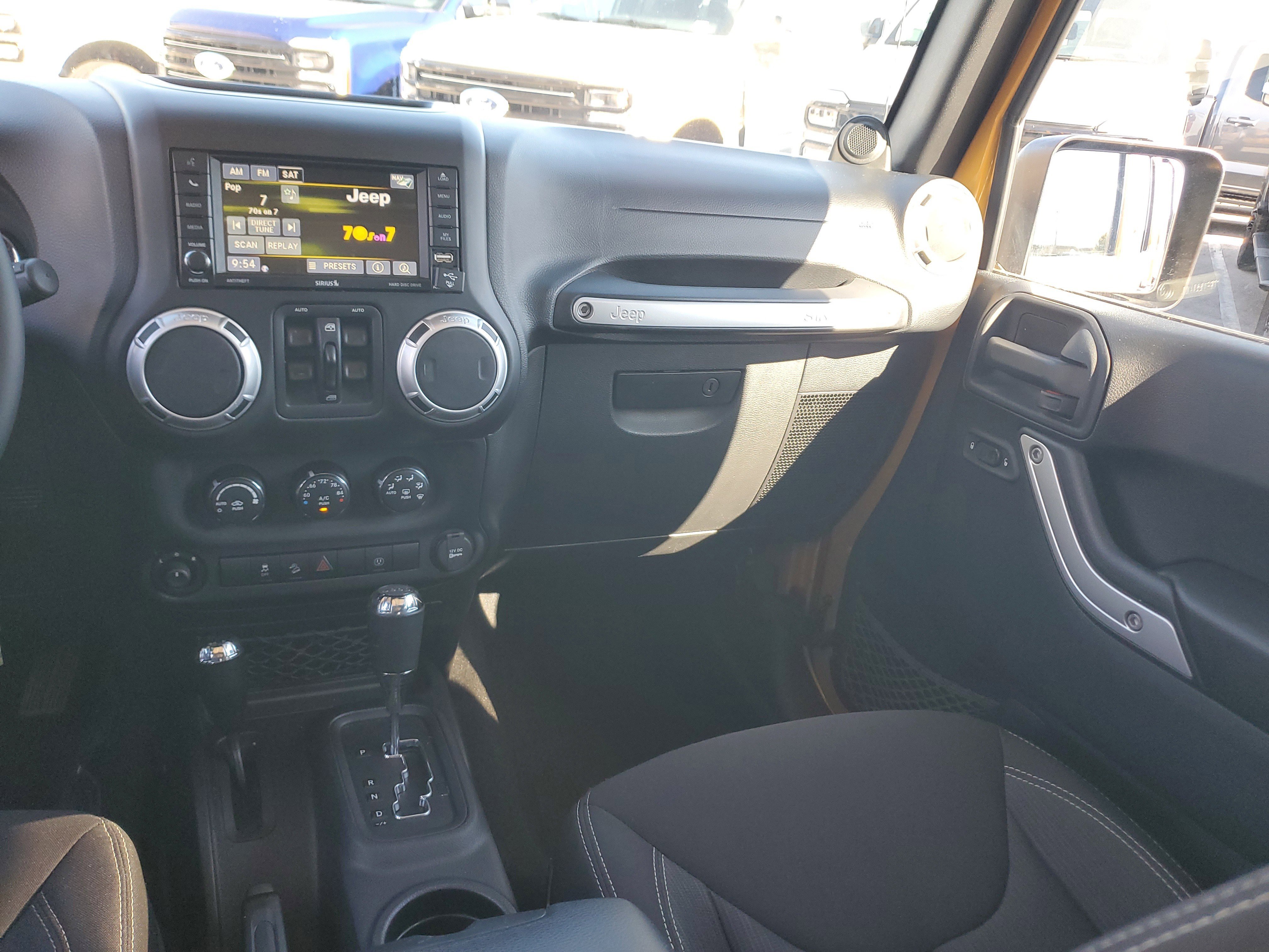 Used 2014 Jeep Wrangler Unlimited Sahara w/ Connectivity Group image 17