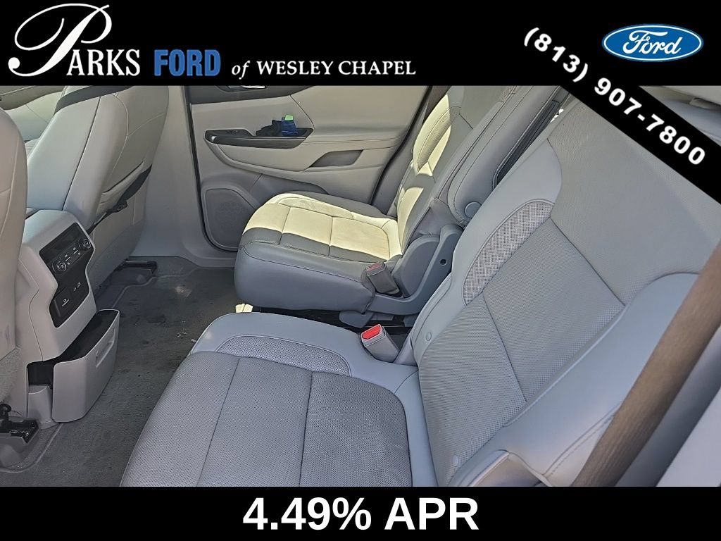 Used 2020 GMC Acadia SLT w/ Driver Alert Package II FWD image 11