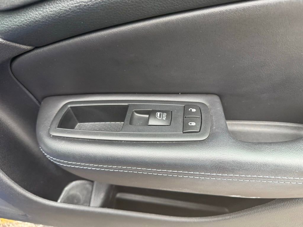 Used 2016 Chrysler 200 S w/ Navigation & Sound Group I image 26