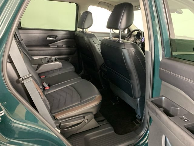 Used 2025 Nissan Pathfinder Platinum w/ Lighting Package (N93) AWD/4WD image 37