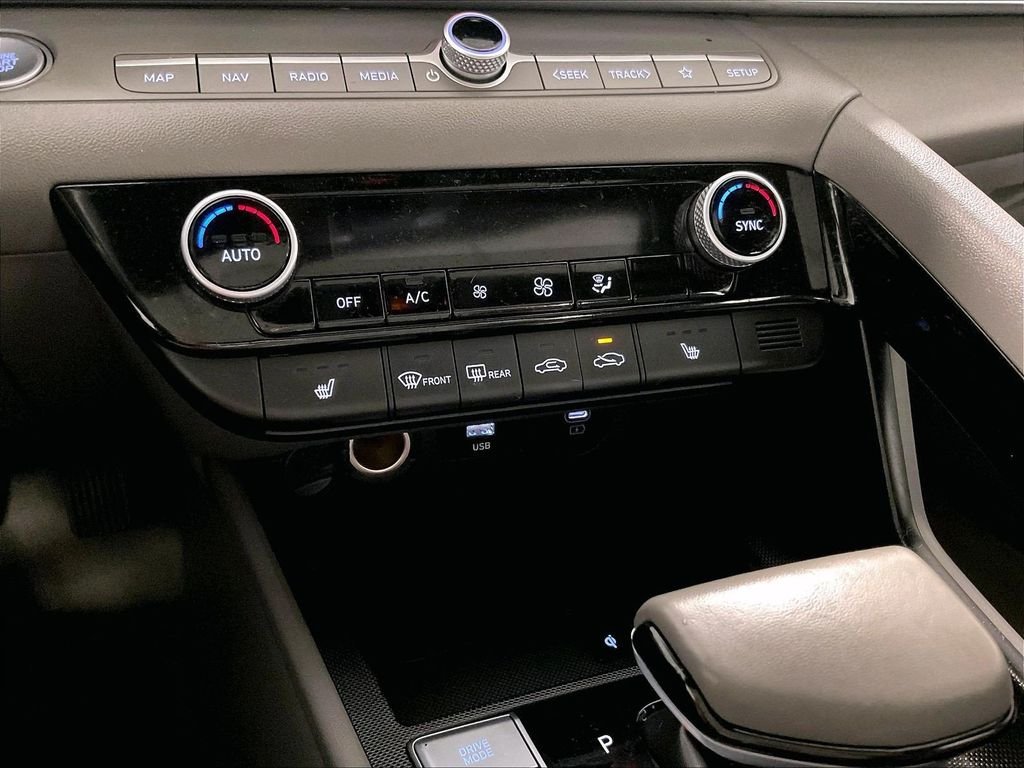 Certified 2025 Hyundai Elantra SEL FWD image 26