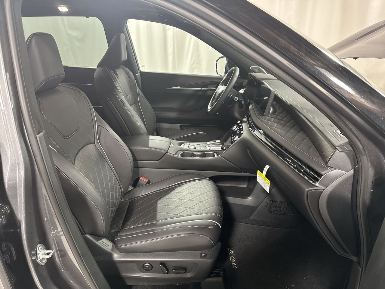 Certified 2025 INFINITI QX60 Autograph w/ Cargo Package image 33