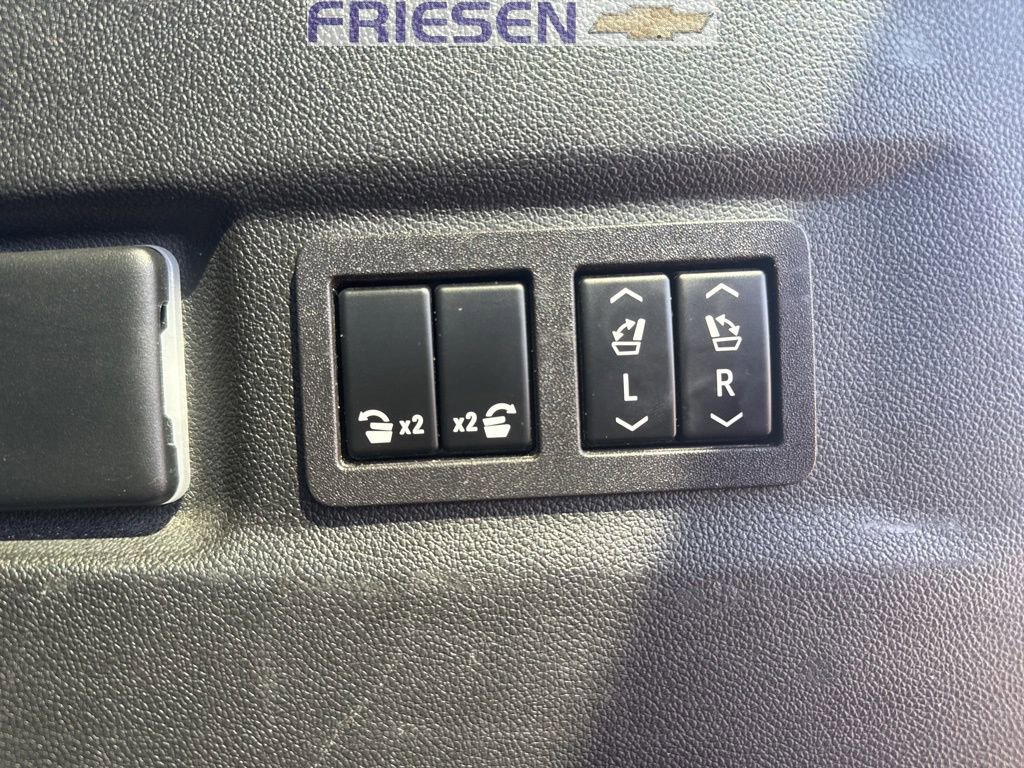 Used 2023 Chevrolet Suburban Premier AWD/4WD image 28