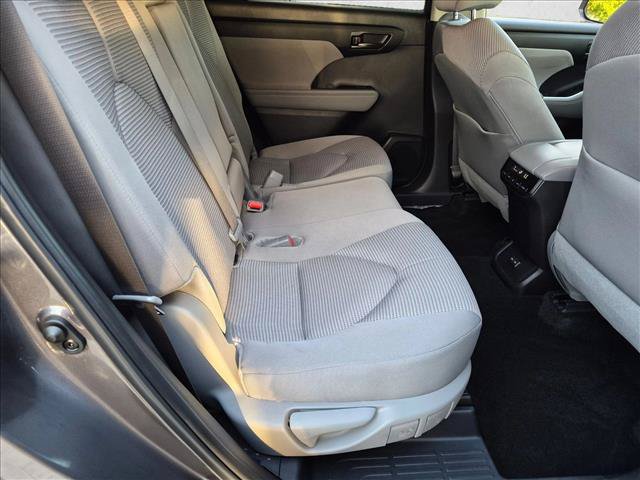 Certified 2024 Toyota Highlander LE FWD image 18