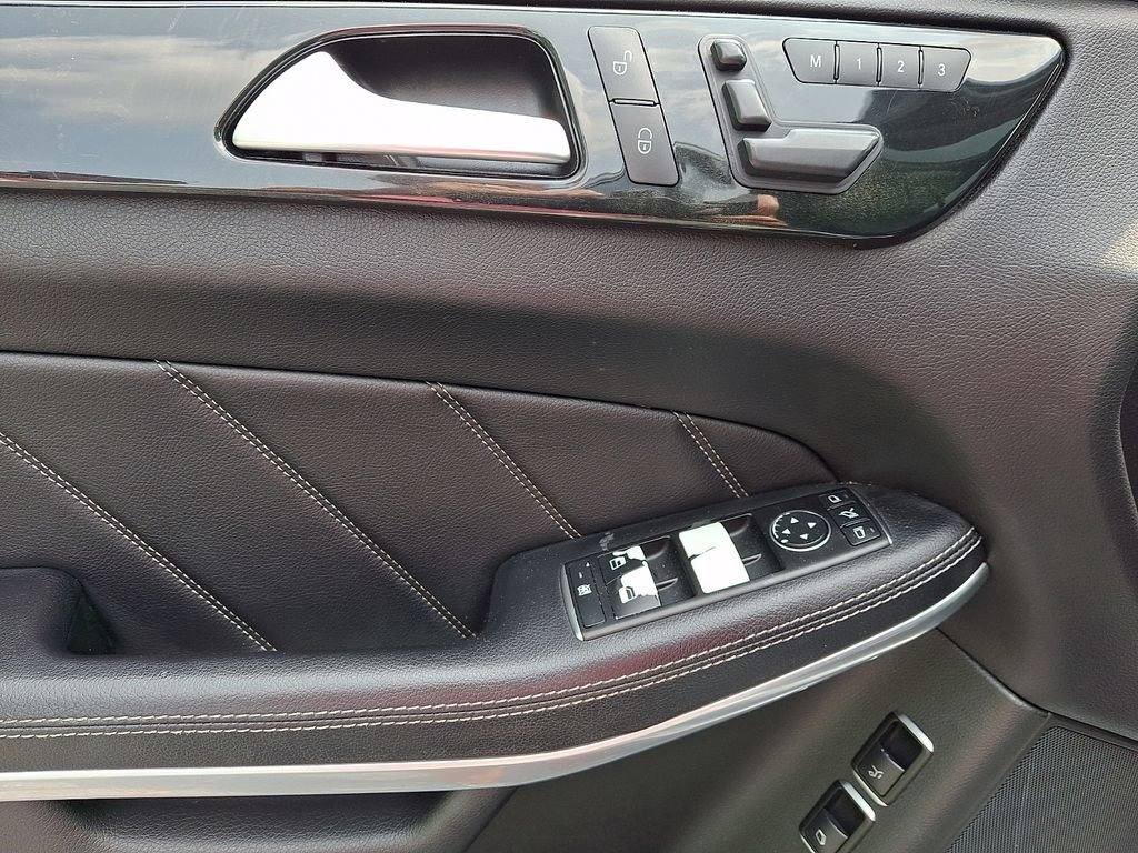 Used 2015 Mercedes-Benz GL 550 4MATIC image 17