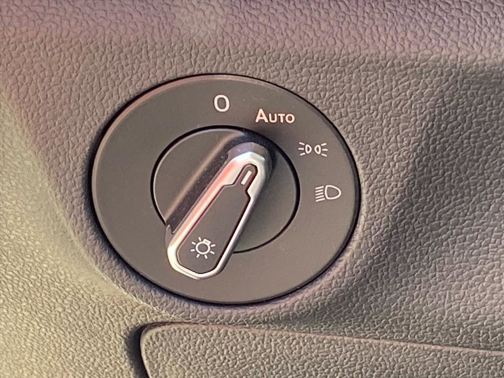 Certified 2023 Volkswagen Jetta SE w/ Panoramic Sunroof Package image 12