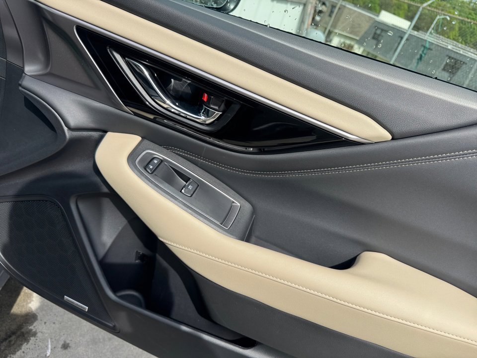 Used 2025 Subaru Outback Limited image 35