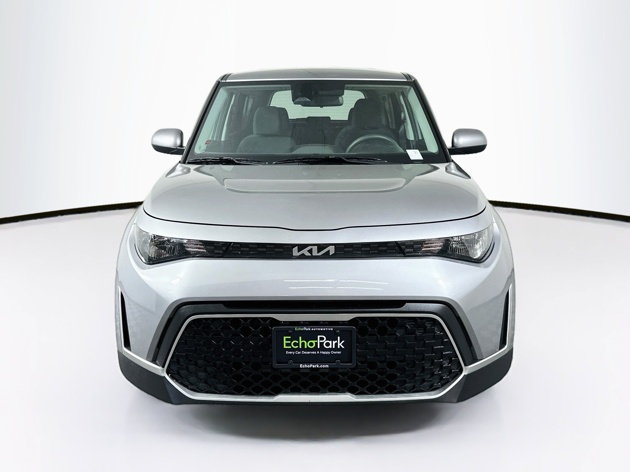 Used 2025 Kia Soul LX w/ LX Technology Package FWD image 2