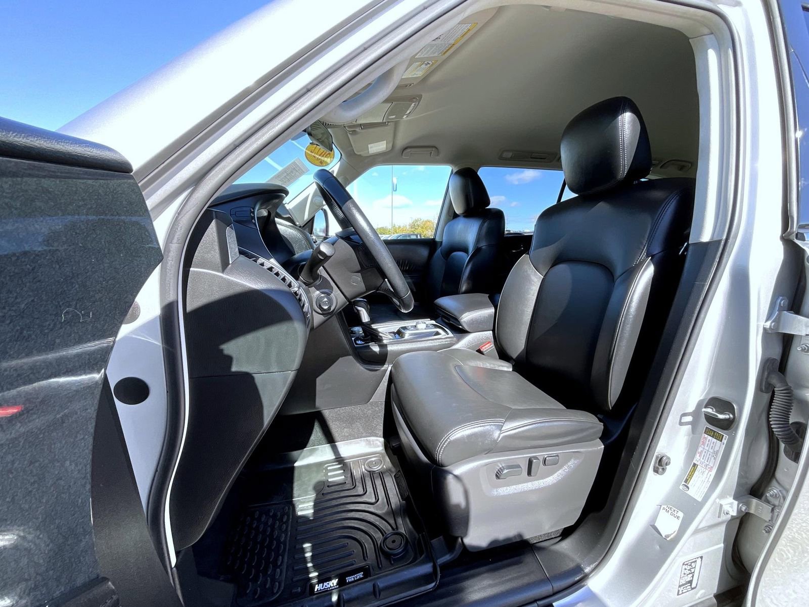 Used 2022 Nissan Armada SV image 10