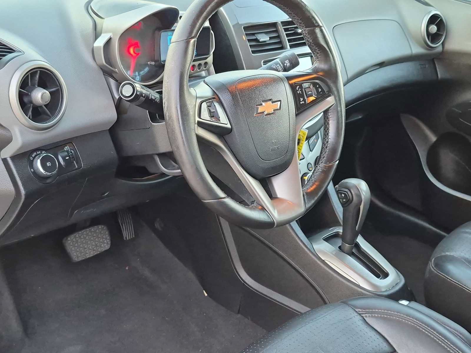 Used 2015 Chevrolet Sonic LTZ FWD image 10