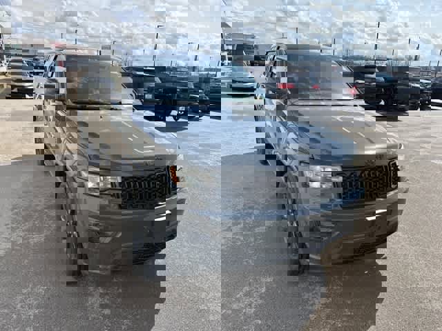 Used 2017 Jeep Grand Cherokee Altitude image 24